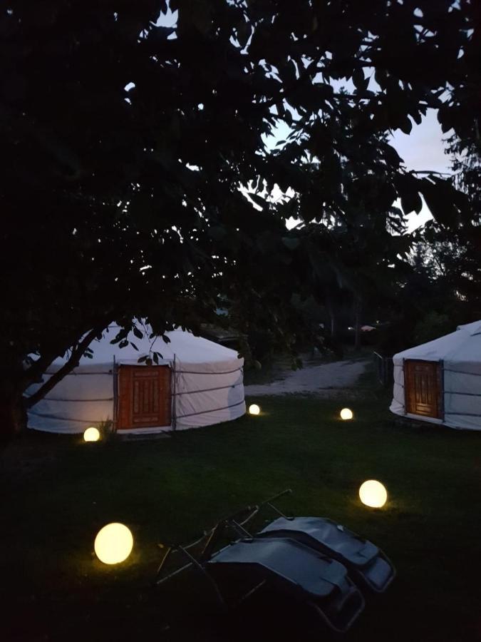 Pension New Nomads Zesch Zewnętrze zdjęcie
